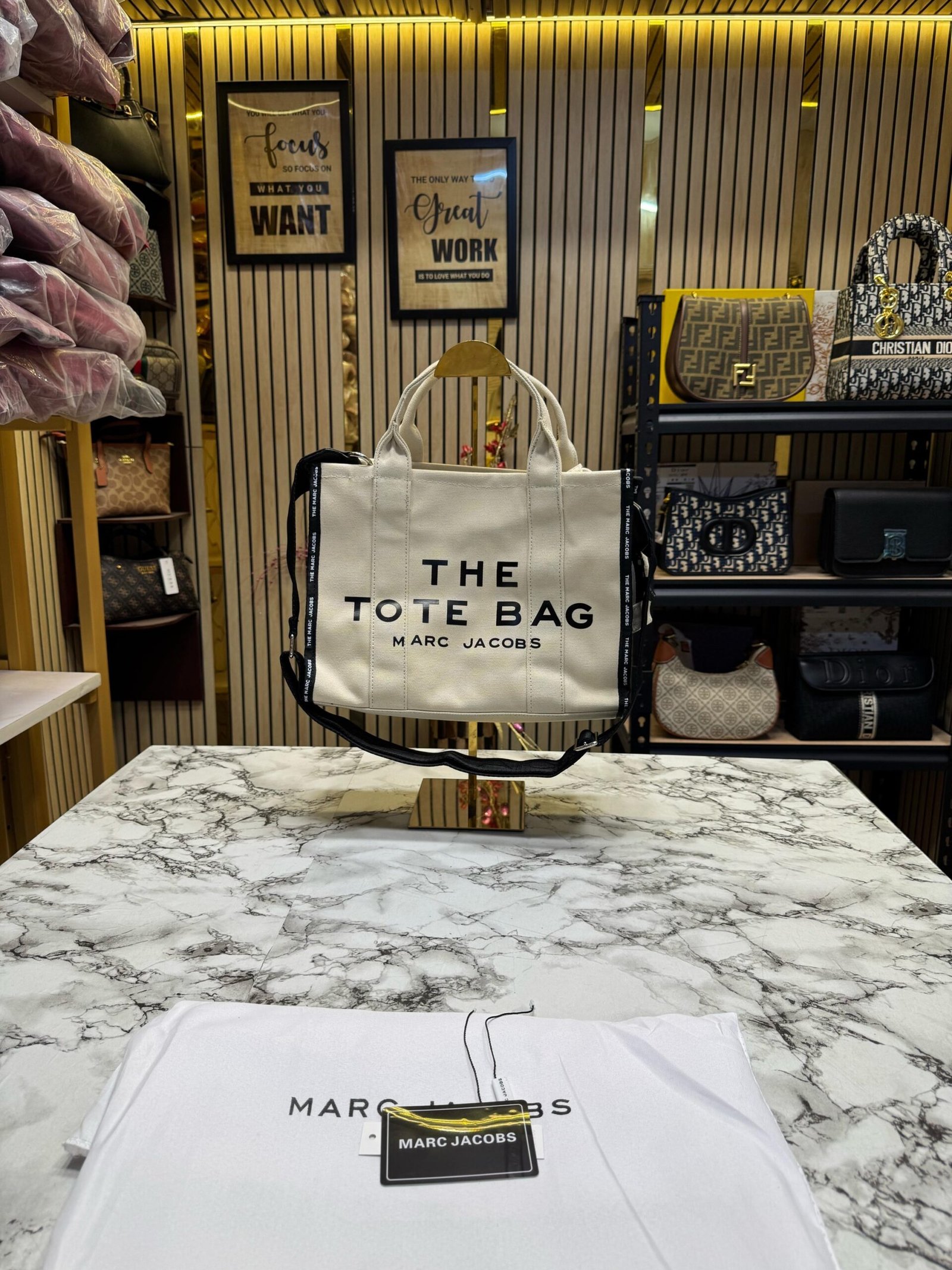 MARC JACOB THE TOTE BAG WITH ORIGINAL DUST BAG PACKAGING